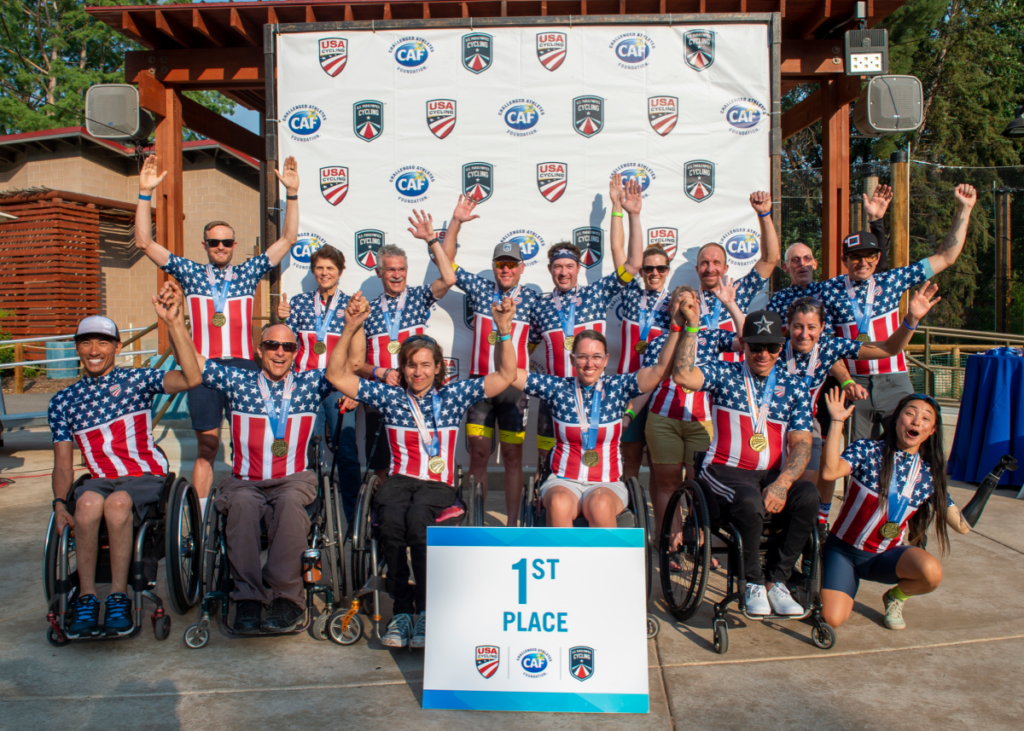 2021-Para-Nationals-Closing-Ceremony_First-Place-Podium Athletes posing for photo