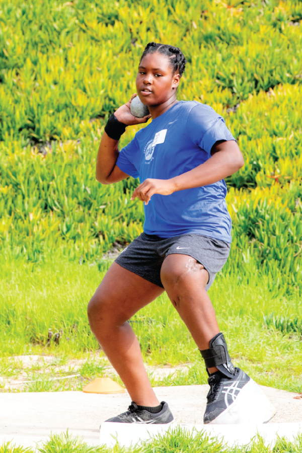 Arelle Middleton shot put 600x900