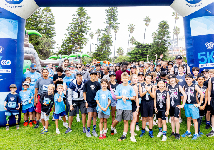 Group of athletes lined up at the start line of the san diego triathlon challenge 5k walk and roll