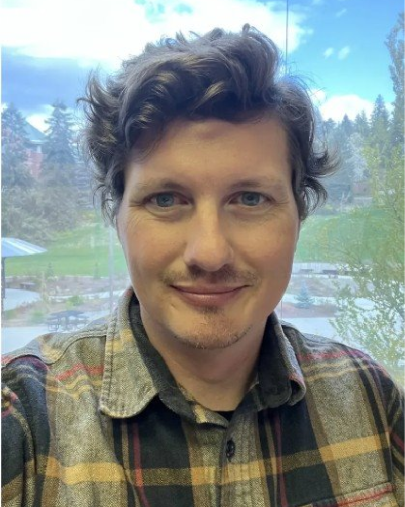 Headshot of Erik Luvaas